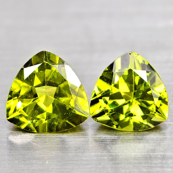 Natural Green Peridot 1.51 Ct. 2 Pcs. Trilliant Shape 6 Mm Gemstones From Pakistan: Product ID: 805317065 Product Name: Natural Peridot Weight: 1.51 CT. Size: 6 x 6 x 3.3 MM. Shape: Trilliant Color: Green Clarity:VSI Luster: Good Gems Origin: Pakistan Treatment: Unheated Crystal Stru