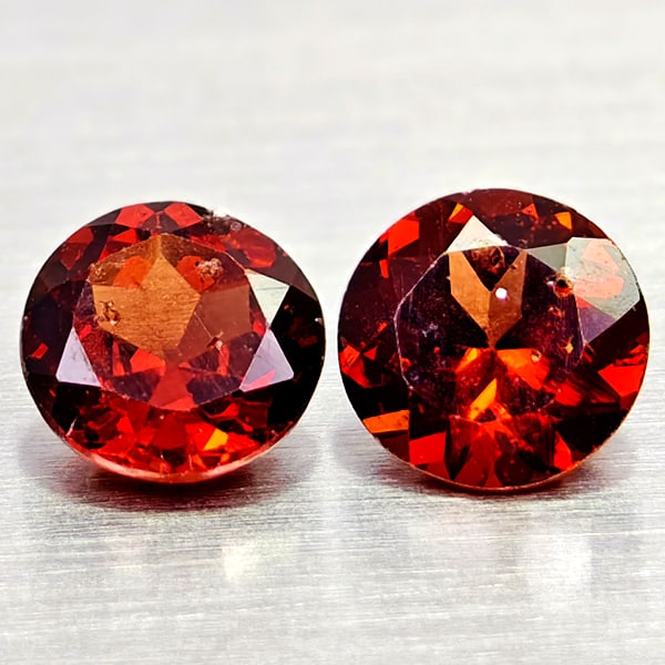 Natural Orangish Red Garnet 1.16 Ct. 2 Pcs Round Shape 5.1 Mm Gemstones From Tanzania: Product ID: 802936737 Product Name: Natural Red Garnet Weight: 1.16 CT. Size: 5.1 x 5.1 x 3 MM. Shape: Round Shape Color: Orangish Red Clarity:VSI - SI1 Luster: Good Gems Origin: Tanzania Treatment: U