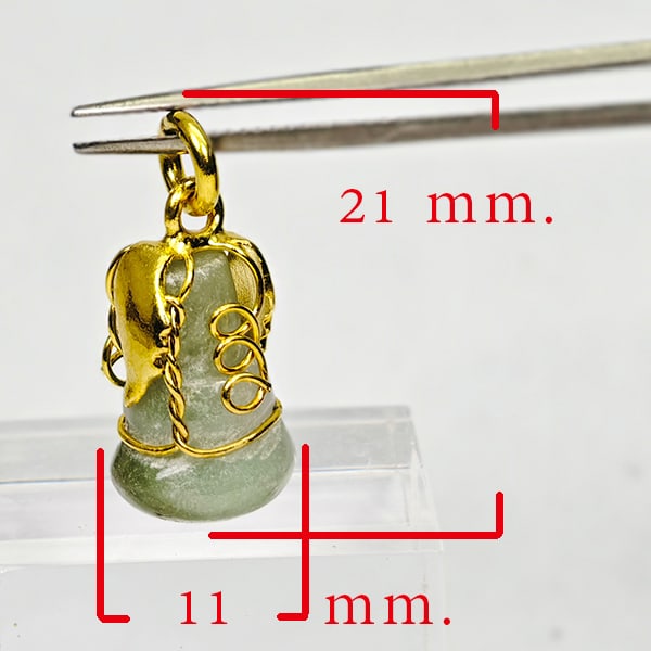 Natural Green Jade 17.61 Ct. Calabash Pendant Size 21 x 11 Mm. Gemstone: Product ID: 819814480 Product Name: Natural Jade Weight: 17.61 CT. Size: 21 x 11 x 11 MM. Shape: Calabash Color: Multi-Color Clarity:Opaque Luster: Good Gems Origin: Thailand Treatment: Unheated Cryst