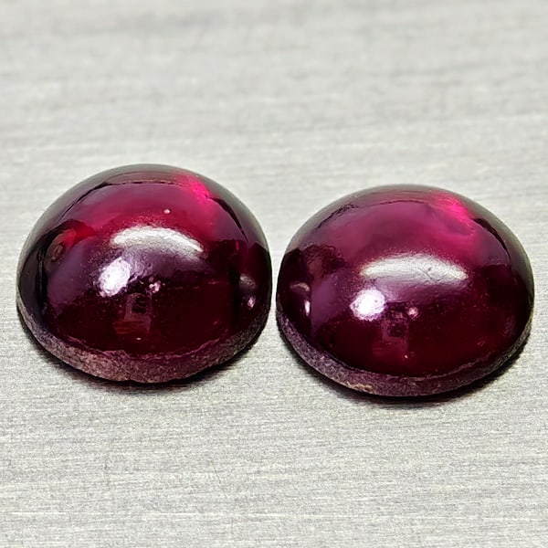 Natural Purplish Pink Rhodolite Garnet 2.46 Ct. 2 Pcs Round Cabochon Shape 6.2 Mm. Gemstones: Product ID: 802936756 Product Name: Natural Rhodolite Weight: 2.46 CT. Size: 6.2 x 6.2 x 3 MM. Shape: Round Cabochon Color: Purplish Pink Clarity:Semi - Transparent Luster: Good Gems Origin: Madagasca