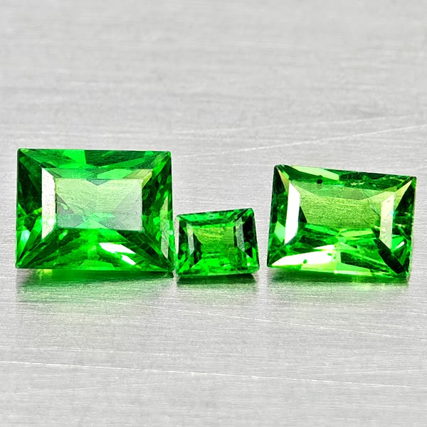 Natural Green Tsavorite Garnet 0.63 Ct. 3 Pcs Baguette Shape Gemstones From Tanzania: Product ID: 803005057 Product Name: Natural Tsavorite Weight: 0.63 CT. Size: 4.5 x 3.5 x 2.5 to 2.4 x 1.8 x 1.3 MM. Shape: Baguette Color: Green Clarity:SI1 Luster: Good Gems Origin: Tanzania Treatmen