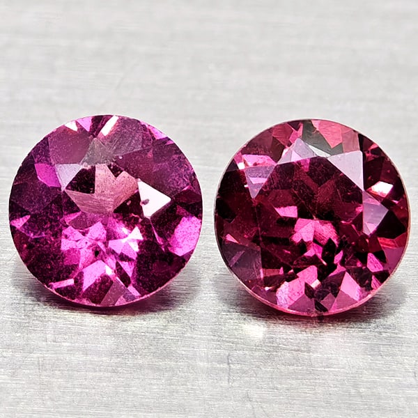 Natural Purplish Pink Rhodolite Garnet 0.81 Ct. 2 Pcs. Round 4.6 Mm. Gemstones From Madagascar: Product ID: 802936908 Product Name: Natural Rhodolite Weight: 0.81 CT. Size: 4.6 x 4.6 x 2.9 MM. Shape: Round Color: Purplish Pink Clarity:VSI Luster: Good Gems Origin: Madagascar Treatment: Unheated 