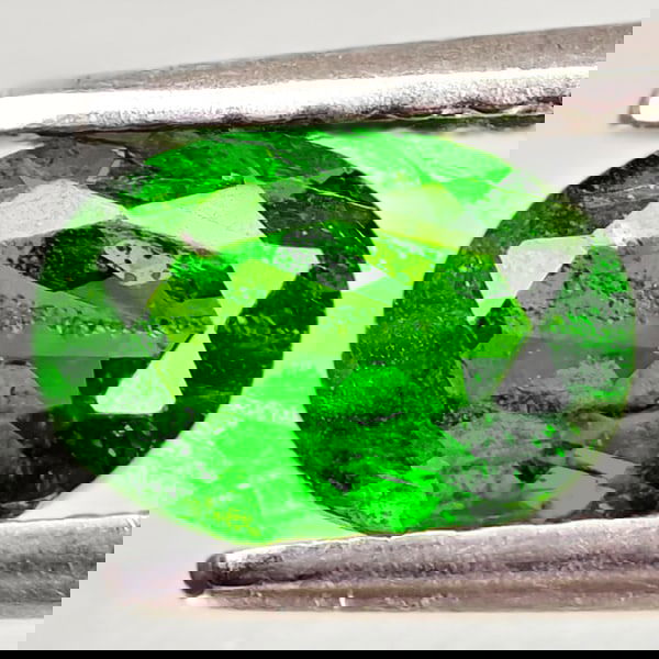 Natural Green Chrome Diopside 0.83 Ct. Oval Shape 7 x 5  Mm. Gemstone From Russia (1 of 3)