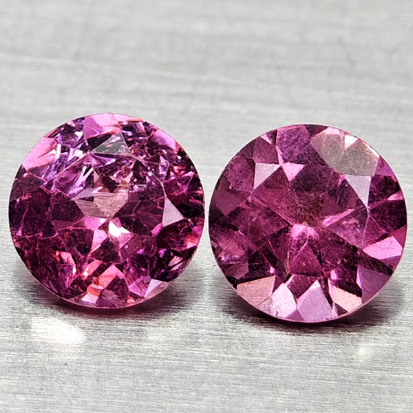 Natural Purplish Pink Rhodolite Garnet 0.77 Ct. 2 Pcs Round 4.4 Mm Gemstones from Madagascar: Product ID: 802936907 Product Name: Natural Rhodolite Weight: 0.77 CT. Size: 4.4 x 4.4 x 2.9 MM. Shape: Round Color: Purplish Pink Clarity:VSI - SI1 Luster: Good Gems Origin: Madagascar Treatment: Unh