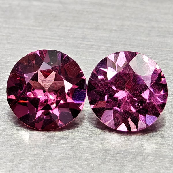 Natural Purplish Pink Rhodolite Garnet 0.81 Ct. 2 Pcs Round 4.6 Mm Gemstones From Madagascar: Product ID: 802936904 Product Name: Natural Rhodolite Weight: 0.81 CT. Size: 4.6 x 4.6 x 2.9 MM. Shape: Round Color: Purplish Pink Clarity:VSI Luster: Good Gems Origin: Madagascar Treatment: Unheated 