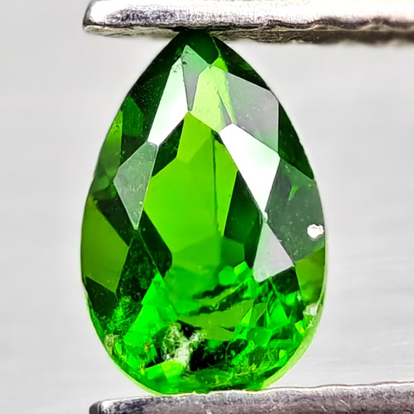 Natural Green Chrome Diopside 0.52 Ct. Pear Shape 6.2 x 4.2 Mm Gemstone from Russia: Product ID: 801608211 Product Name: Natural Chrome Diopside Weight: 0.52 CT. Size: 6.2 x 4.2 x 3 MM. Shape: Pear Shape Color: Green Clarity:VSI - SI1 Luster: Good Gems Origin: Russia Treatment: Unheat