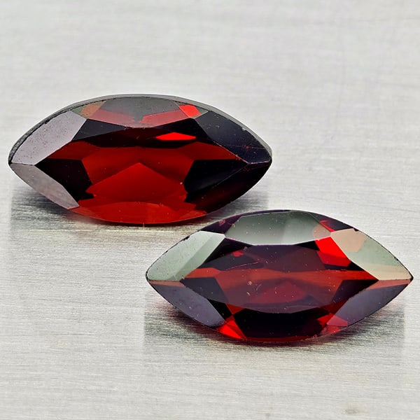 Natural Orangish Red Garnet 2.47 Ct. 2 Pcs Marquise Shape 5.1 x 10 Mm Gemstones from Tanzania: Product ID: 802936948 Product Name: Natural Garnet Weight: 2.47 CT. Size: 5.1 x 10 x 3 MM. Shape: Marquise Shape Color: Orangish Red Clarity:VVS - VSI Luster: Good Gems Origin: Tanzania Treatment: Unh