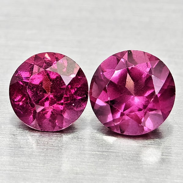 Natural Purplish Pink Rhodolite Garnet 1.02 Ct. 2 Pcs Round Shape 4.6 Mm Gemstones From Madagascar: Product ID: 802936836 Product Name: Natural Rhodolite Weight: 1.02 CT. Size: 4.6 x 4.6 x 3.1 MM. Shape: Round Color: Purplish Pink Clarity:VSI Luster: Good Gems Origin: Madagascar Treatment: Unheated 