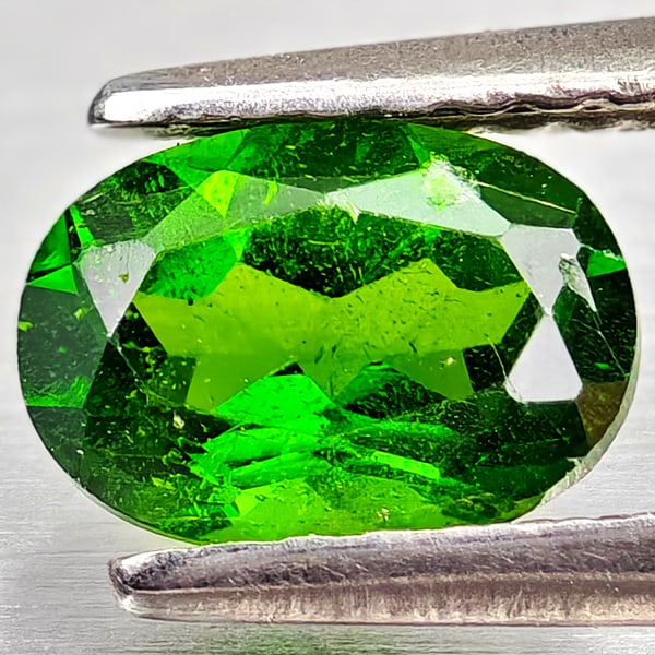 Natural Green Chrome Diopside 0.90 Ct. Oval Shape 7 x 5 Mm Gemstone From Russia: Product ID: 801608146 Product Name: Natural Chrome Diopside Weight: 0.90 CT. Size: 7 x 5 x 3.3 MM. Shape: Oval Color: Green Clarity:VSI - SI1 Luster: Good Gems Origin: Russia Treatment: Unheated Cryst
