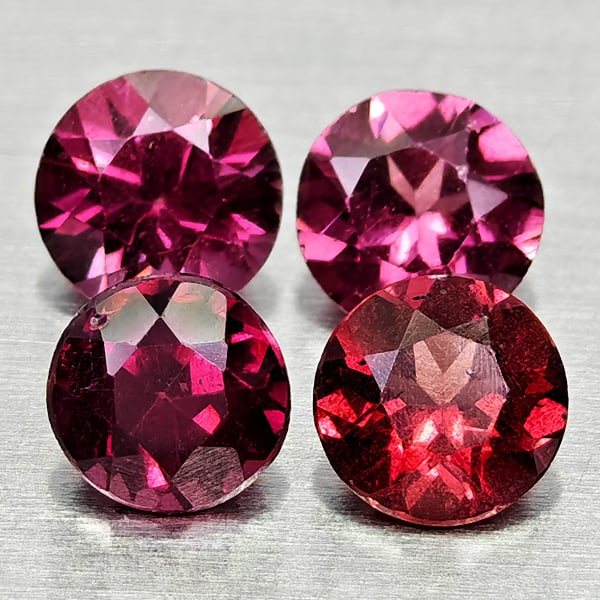 Natural Purplish Pink Rhodolite Garnet 1.61 Ct. 4 Pcs Round Shape 4.4 Mm Gemstones From Madagascar: Product ID: 802936852 Product Name: Natural Rhodolite Weight: 1.61 CT. Size: 4.4 x 4.4 x 2.6 MM. Shape: Round Color: Purplish Pink Clarity:VSI - SI1 Luster: Good Gems Origin: Madagascar Treatment: Unh