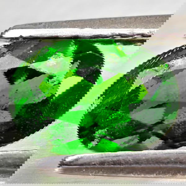 Natural Green Chrome Diopside 0.83 Ct. Oval Shape 7 x 5 Mm Gemstone From Russia (1 of 3)