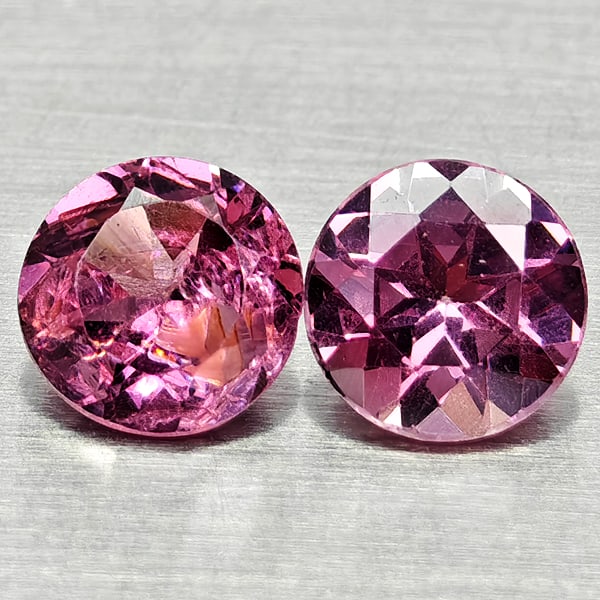 Natural Purplish Pink Rhodolite Garnet 1.09 Ct. 2 Pcs Round 5.1 Mm Gemstones from Madagascar: Product ID: 802936867 Product Name: Natural Rhodolite Weight: 1.09 CT. Size: 5.1 x 5.1 x 3.1 MM. Shape: Round Color: Purplish Pink Clarity:VSI - SI1 Luster: Good Gems Origin: Madagascar Treatment: Unh