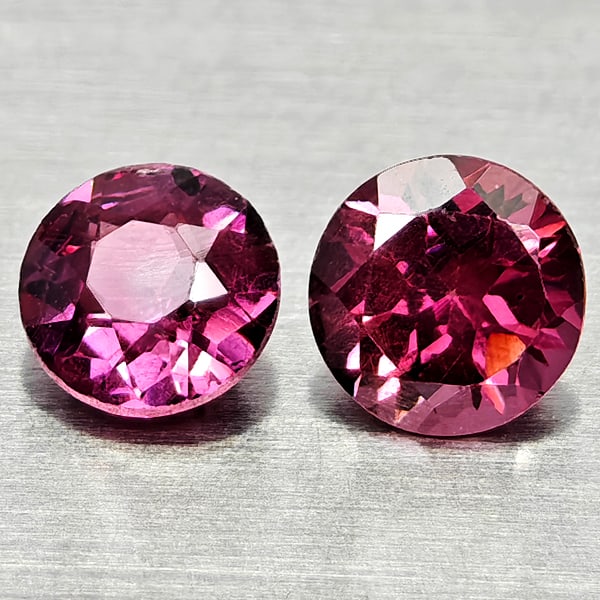 Natural Purplish Pink Rhodolite Garnet 0.62 Ct. 2 Pcs Round Shape 4.1 Mm Gemstones From Madagascar: Product ID: 802936848 Product Name: Natural Rhodolite Weight: 0.62 CT. Size: 4.1 x 4.1 x 2.4 MM. Shape: Round Color: Purplish Pink Clarity:VSI Luster: Good Gems Origin: Madagascar Treatment: Unheated 