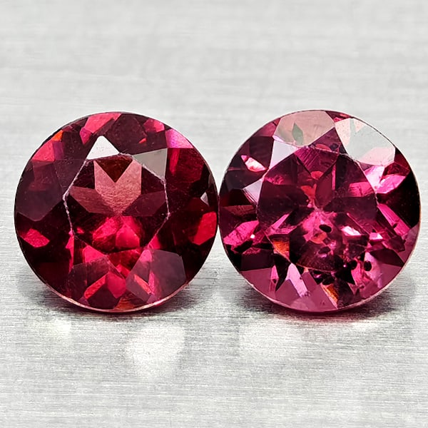 Natural Purplish Pink Rhodolite Garnet 0.90 Ct. 2 Pcs Round Shape 4.6 Mm Gemstone From Madagascar: Product ID: 802936856 Product Name: Natural Rhodolite Weight: 0.90 CT. Size: 4.6 x 4.6 x 2.7 MM. Shape: Round Color: Purplish Pink Clarity:VSI Luster: Good Gems Origin: Madagascar Treatment: Unheated 