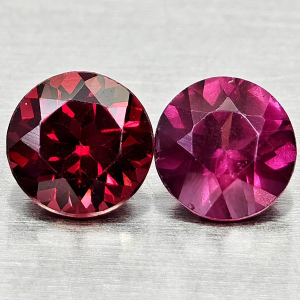 Natural Purplish Pink Rhodolite Garnet 0.93 Ct. 2 Pcs Round 4.6 Mm Gemstones From Madagascar: Product ID: 802936873 Product Name: Natural Rhodolite Weight: 0.93 CT. Size: 4.6 x 4.6 x 3.1 MM. Shape: Round Color: Purplish Pink Clarity:VSI Luster: Good Gems Origin: Madagascar Treatment: Unheated 