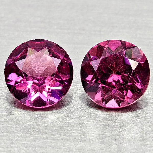 Natural Purplish Pink Rhodolite Garnet 1.49 Ct. 2 Pcs Round 5.6 Mm Gemstones From Madagascar: Product ID: 802936876 Product Name: Natural Rhodolite Weight: 1.49 CT. Size: 5.6 x 5.6 x 3.1 MM. Shape: Round Color: Purplish Pink Clarity:VSI Luster: Good Gems Origin: Madagascar Treatment: Unheated 