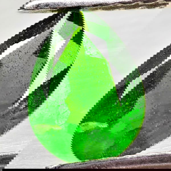 Natural Green Chrome Diopside 0.71 Ct. Pear Shape 6.9 x 5.1 Mm Gemstone From Russia: Product ID: 801608213 Product Name: Natural Chrome Diopside Weight: 0.71 CT. Size: 6.9 x 5.1 x 3 MM. Shape: Pear Shape Color: Green Clarity:VSI - SI1 Luster: Good Gems Origin: Russia Treatment: Unheat