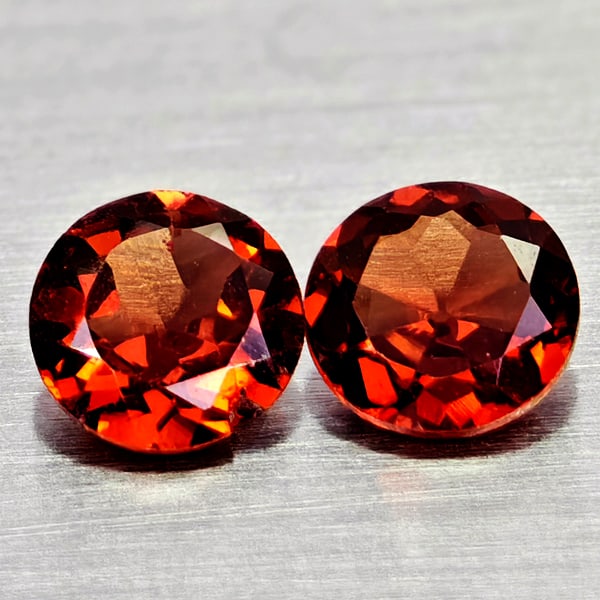 Natural Orangish Red Garnet 1.05 Ct. 2 Pcs Round Shape 5.1 Mm Gemstones From Tanzania: Product ID: 802936731 Product Name: Natural Red Garnet Weight: 1.05 CT. Size: 5.1 x 5.1 x 2.6 MM. Shape: Round Shape Color: Orangish Red Clarity:VSI - SI1 Luster: Good Gems Origin: Tanzania Treatment: