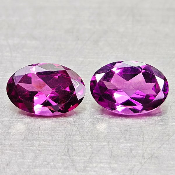 Natural Purplish Pink Rhodolite Garnet 1.07 Ct. 2 Pcs Oval Shape 6 x 4 Mm Gemstones From Madagascar: Product ID: 802936443 Product Name: Natural Rhodolite Weight: 1.07 CT. Size: 6 x 4 x 2.5 MM. Shape: Oval Color: Purplish Pink Clarity:VSI Luster: Good Gems Origin: Madagascar Treatment: Unheated Cryst