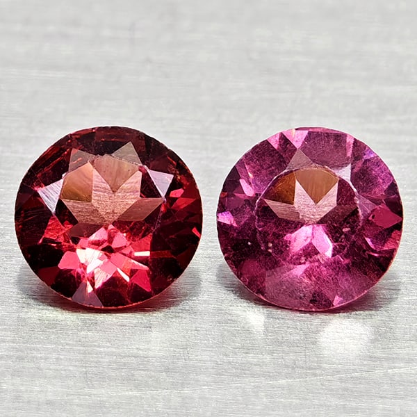 Natural Purplish Pink Rhodolite Garnet 0.70 Ct. 2 Pcs Round 4.5 Mm Gemstones From Madagascar: Product ID: 802936881 Product Name: Natural Rhodolite Weight: 0.70 CT. Size: 4.5 x 4.5 x 2.3 MM. Shape: Round Color: Purplish Pink Clarity:VSI Luster: Good Gems Origin: Madagascar Treatment: Unheated 