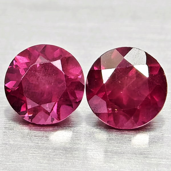 Natural Purplish Pink Rhodolite Garnet 0.97 Ct. 2 Pcs Round 4.5 Mm Gemstones From Madagascar: Product ID: 802936882 Product Name: Natural Rhodolite Weight: 0.97 CT. Size: 4.5 x 4.5 x 3.2 MM. Shape: Round Color: Purplish Pink Clarity:VSI Luster: Good Gems Origin: Madagascar Treatment: Unheated 