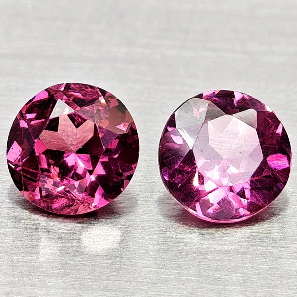 Natural Purplish Pink Rhodolite Garnet 0.87 Ct. 2 Pcs Round Shape 4.6 Mm Gemstones From Madagascar: Product ID: 802936857 Product Name: Natural Rhodolite Weight: 0.87 CT. Size: 4.6 x 4.6 x 2.7 MM. Shape: Round Color: Purplish Pink Clarity:VSI Luster: Good Gems Origin: Madagascar Treatment: Unheated 