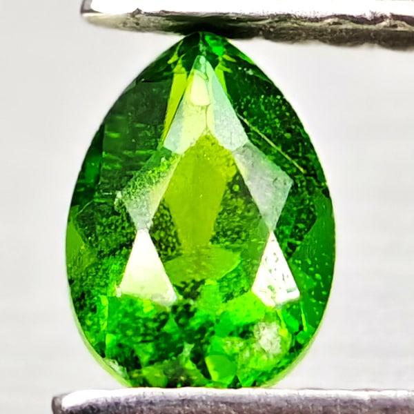 Natural Green Chrome Diopside 0.57 Ct. Pear Shape 6 x 4.1 Mm Gemstone From Russia: Product ID: 801608181 Product Name: Natural Chrome Diopside Weight: 0.57 CT. Size: 6 x 4.1 x 3.3 MM. Shape: Pear Shape Color: Green Clarity:VSI - SI1 Luster: Good Gems Origin: Russia Treatment: Unheat