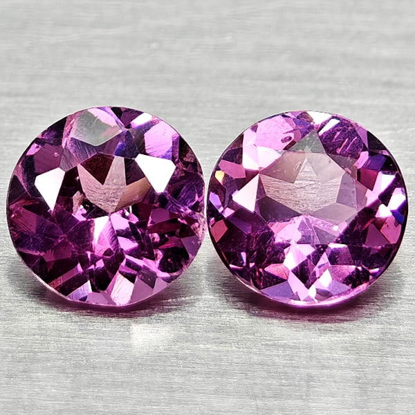 Natural Purplish Pink Rhodolite Garnet 0.76 Ct. 2 Pcs Round 4.5 Mm Gemstones From Madagascar: Product ID: 802936888 Product Name: Natural Rhodolite Weight: 0.76 CT. Size: 4.5 x 4.5 x 2.7 MM. Shape: Round Color: Purplish Pink Clarity:VSI Luster: Good Gems Origin: Madagascar Treatment: Unheated 