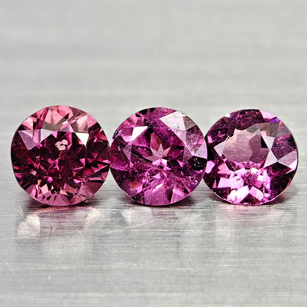 Natural Purplish Pink Rhodolite Garnet 1.13 Ct. 3 Pcs Round Shape 4.4 Mm Gemstones From Madagascar: Product ID: 802936553 Product Name: Natural Rhodolite Weight: 1.13 CT. Size: 4.4 x 4.4 x 3.3 MM. Shape: Round Shape Color: Purplish Pink Clarity:VSI - SI1 Luster: Good Gems Origin: Madagascar Treatmen