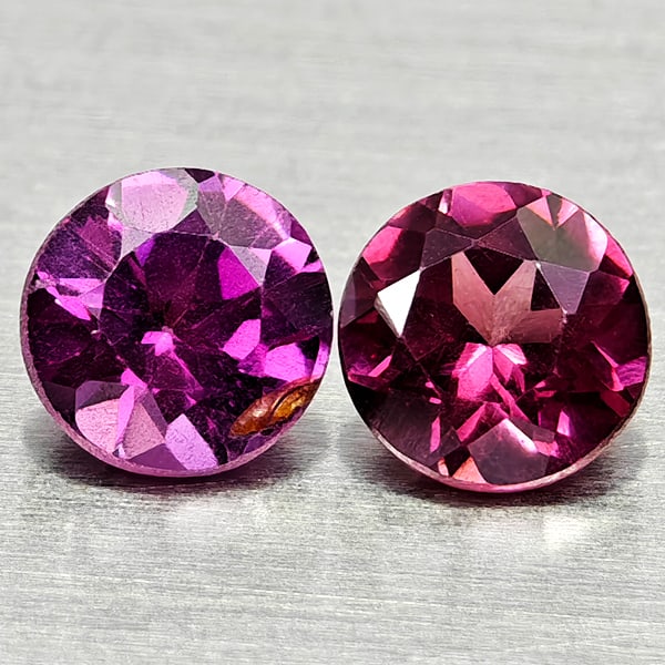 Natural Purplish Pink Rhodolite Garnet 0.94 Ct. 2 Pcs Round 4.7 Mm Gemstones From Madagascar: Product ID: 802936883 Product Name: Natural Rhodolite Weight: 0.94 CT. Size: 4.7 x 4.7 x 2.9 MM. Shape: Round Color: Purplish Pink Clarity:VSI Luster: Good Gems Origin: Madagascar Treatment: Unheated 