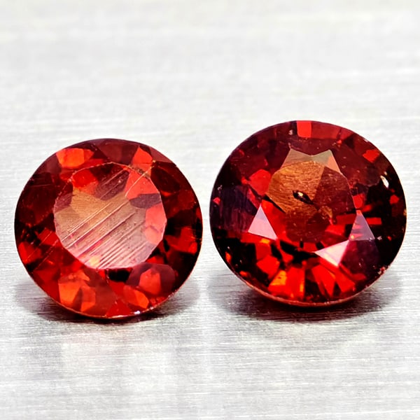 Natural Orangish Red Garnet 1.20 Ct. 2 Pcs Round Shape 4.9 Mm Gemstones From Tanzania: Product ID: 802936729 Product Name: Natural Red Garnet Weight: 1.20 CT. Size: 4.9 x 4.9 x 2.7 MM. Shape: Round Shape Color: Orangish Red Clarity:VSI - SI1 Luster: Good Gems Origin: Tanzania Treatment: