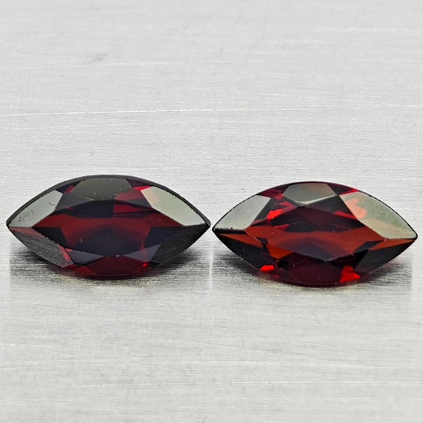 Natural Orangish Red Garnet 2.56 Ct. 2Pcs Marquise Shape 5 x 10 Mm Gemstones From Tanzania: Product ID: 802937004 Product Name: Natural Garnet Weight: 2.56 CT. Size: 5 x 10 x 3.5 MM. Shape: Marquise Shape Color: Orangish Red Clarity:VVS - VSI Luster: Good Gems Origin: Tanzania Treatment: Unh