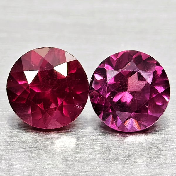 Natural Purplish Pink Rhodolite Garnet 0.89 Ct. 2 Pcs Round Shape 4.5 Mm Gemstones From Madagascar: Product ID: 802936894 Product Name: Natural Rhodolite Weight: 0.89 CT. Size: 4.5 x 4.5 x 3.1 MM. Shape: Round Color: Purplish Pink Clarity:VSI Luster: Good Gems Origin: Madagascar Treatment: Unheated 