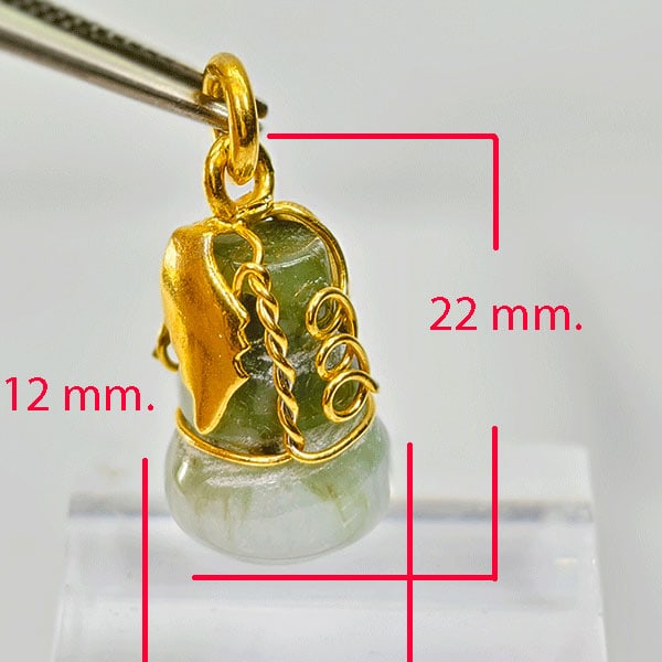Natural Green White Jade Calabash Nickel Pendant 19.35 Ct. Size 22 x 12 Mm. Gemstone: Product ID: 819814438 Product Name: Natural Jade Weight: 19.35 CT. Size: 22 x 12 MM. Shape: Calabash Color: Green White Clarity:Opaque Luster: Good Gems Origin: Thailand Treatment: Unheated Crystal St