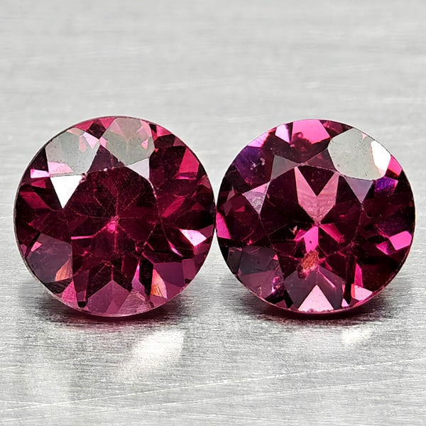 Natural Purplish Pink Rhodolite Garnet 0.99 Ct. 2 Pcs Round 4.6 Mm Gemstones From Madagascar: Product ID: 802936891 Product Name: Natural Rhodolite Weight: 0.99 CT. Size: 4.6 x 4.6 x 3 MM. Shape: Round Color: Purplish Pink Clarity:VSI Luster: Good Gems Origin: Madagascar Treatment: Unheated Cr