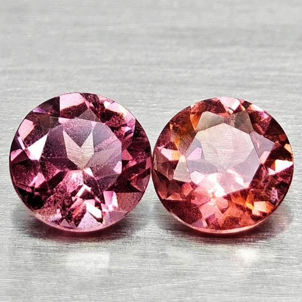Natural Purplish Pink Rhodolite Garnet 0.83 Ct. 2 Pcs Round 4.6 Mm Gemstones From Madagascar: Product ID: 802936890 Product Name: Natural Rhodolite Weight: 0.83 CT. Size: 4.6 x 4.6 x 2.8 MM. Shape: Round Color: Purplish Pink Clarity:VSI Luster: Good Gems Origin: Madagascar Treatment: Unheated 