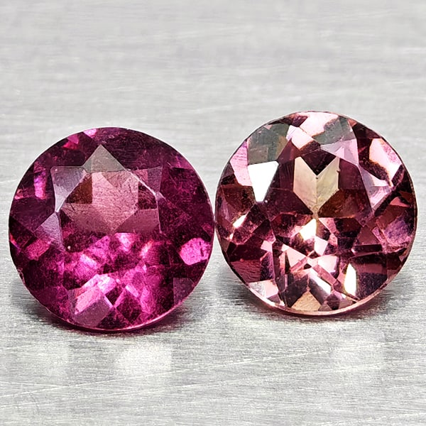 Natural Purplish Pink Rhodolite Garnet 0.81 Ct. 2 Pcs Round 4.6 Mm Gemstones From Madagascar: Product ID: 802936889 Product Name: Natural Rhodolite Weight: 0.81 CT. Size: 4.6 x 4.6 x 2.5 MM. Shape: Round Color: Purplish Pink Clarity:VSI Luster: Good Gems Origin: Madagascar Treatment: Unheated 