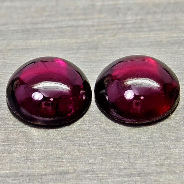 Natural Purplish Pink Rhodolite Garnet 2.16 Ct. 2 Pcs Round Cabochon Shape 6.2Mm Gemstones From: Product ID: 802936758 Product Name: Natural Rhodolite Weight: 2.16 CT. Size: 6.2 x 6.2 x 2.5 MM. Shape: Round Cabochon Color: Purplish Pink Clarity:Semi - Transparent Luster: Good Gems Origin: Madagas