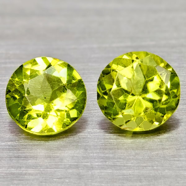 Natural Green Peridot 1.49 Ct. 2 Pcs Round Shape 5.8 Mm Gemstone From Pakistan: Product ID: 805317118 Product Name: Natural Peridot Weight: 1.49 CT. Size: 5.8 x 5.8 x 3.7 MM. Shape: Round Color: Green Clarity:VSI - SI1 Luster: Good Gems Origin: Pakistan Treatment: Unheated Crysta