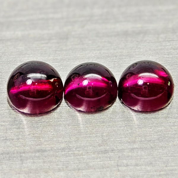 Natural Purplish Pink Rhodolite Garnet 1.75 Ct. 3 Pcs Round Cabochon Shape 4.3 Mm Gemstones From: Product ID: 802936754 Product Name: Natural Rhodolite Weight: 1.75 CT. Size: 4.3 x 4.3 x 2.8 MM. Shape: Round Cabochon Color: Purplish Pink Clarity:Semi - Transparent Luster: Good Gems Origin: Madagas