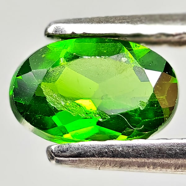 Natural Green Chrome Diopside 0.46 Ct. Oval Shape 6 x 3.9 Mm Gemstone From Russia: Product ID: 801608157 Product Name: Natural Chrome Diopside Weight: 0.46 CT. Size: 6 x 3.9 x 2.6 MM. Shape: Oval Color: Green Clarity:VSI - SI1 Luster: Good Gems Origin: Russia Treatment: Unheated Cry