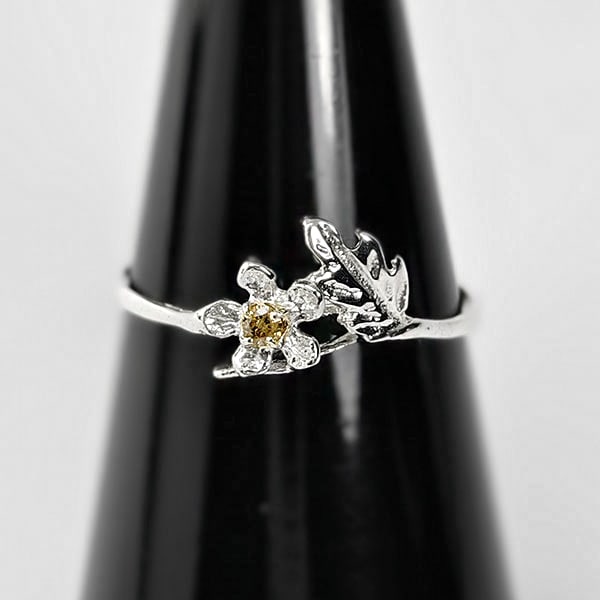 925 Sterling Silver Ring Jewelry 0.76 G. With Natural Diamond Size 6.5 From Belgium: Product ID: 502100109 Product Type: 925 Sterling Silver Fine Jewelry Jewelry Weight: 0.76 Grams. Gemstones Color: Champagne Metal: Solid Silver 92.5%. Gemstone Detail: At Your Service: At Treasure of