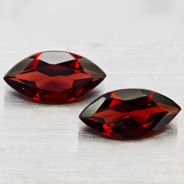 Natural Orangish Red Garnet 2.36 Ct. 2 Pcs Marquise Shape 5.1 x 10 Mm Gemstones From Tanzania: Product ID: 802936953 Product Name: Natural Garnet Weight: 2.36 CT. Size: 5.1 x 10 x 3.1 MM. Shape: Marquise Shape Color: Orangish Red Clarity:VVS - VSI Luster: Good Gems Origin: Tanzania Treatment: U