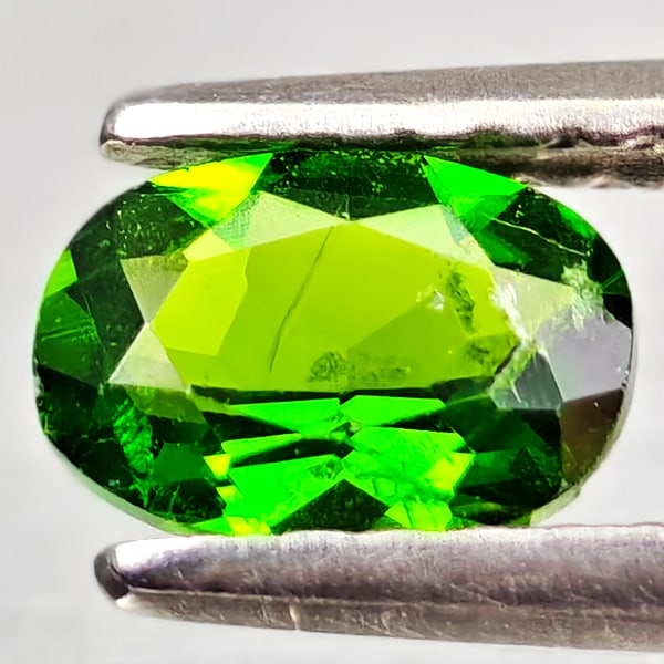 Natural Green Chrome Diopside 0.55 Ct. Oval Shape 6.2 x 4.4 Mm Gemstone from Russia: Product ID: 801608158 Product Name: Natural Chrome Diopside Weight: 0.55 CT. Size: 6.2 x 4.4 x 2.7 MM. Shape: Oval Color: Green Clarity:VSI - SI1 Luster: Good Gems Origin: Russia Treatment: Unheated C