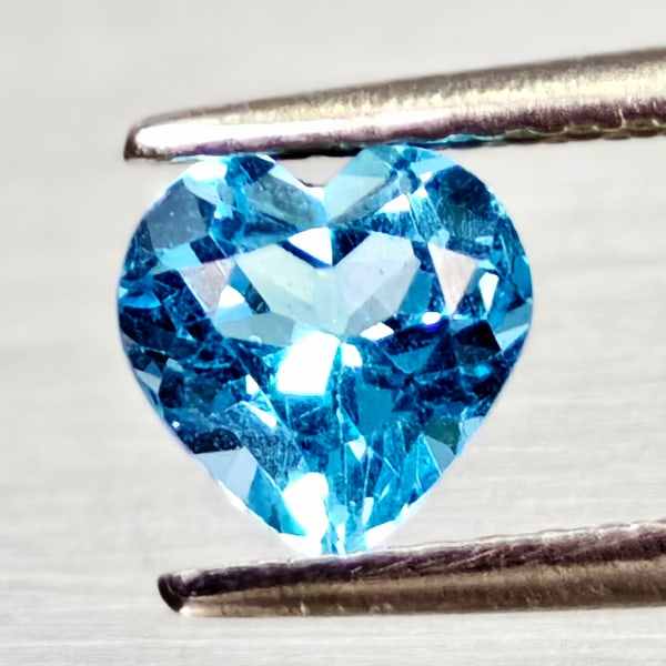 Natural Swiss Blue Topaz 0.91 Ct. Heart Shape 6.1 x 6 Mm Gemstones From Brazil: Product ID: 807168026 Product Name: Natural Blue Topaz Weight: 0.91 CT. Size: 6.1 x 6 x 3.9 MM. Shape: Heart Shape Color: Swiss Blue Clarity:VSI - SI1 Luster: Good Gems Origin: Brazil Treatment: Treat