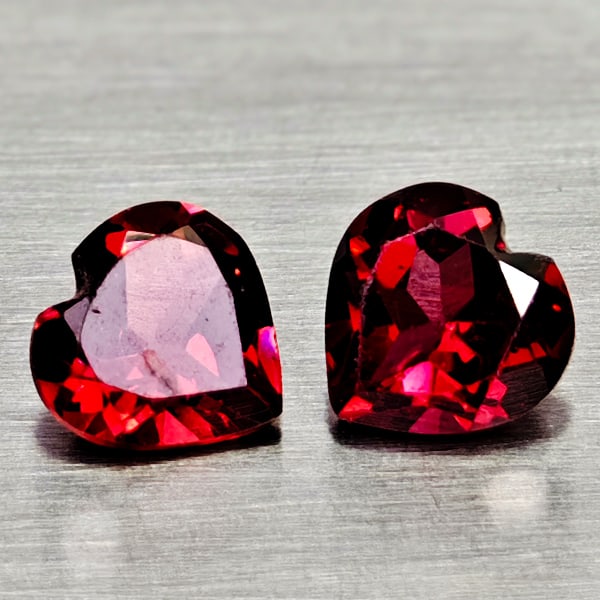 Natural Purplish Red Rhodolite Garnet 1.90 Ct. 2 Pcs Heart Shape 6 Mm Gemstones From Madagascar: Product ID: 802936660 Product Name: Natural Rhodolite Weight: 1.90 CT. Size: 6 x 6 x 3.7 MM. Shape: Heart Shape Color: Purplish Red Clarity:VSI Luster: Good Gems Origin: Madagascar Treatment: Unheated