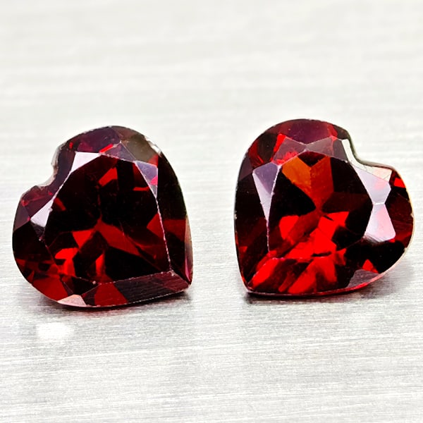 Natural Orangish Red Garnet 3.09 Ct. 2 Pcs Heart Shape 7.1 x 7.1 Mm. Gemstones From Tanzania: Product ID: 802936629 Product Name: Natural Red Garnet Weight: 3.09 CT. Size: 7.1 x 7.1 x 4.1 MM. Shape: Heart Shape Color: Orangish Red Clarity:VSI Luster: Good Gems Origin: Tanzania Treatment: Unhea