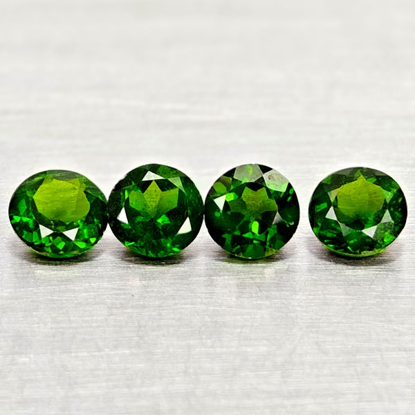 Natural Green Chrome Diopside 1.59 Ct. 4 Pcs Round Shape 4.6 Mm Gemstones: Product ID: 801608071 Product Name: Natural Chrome Diopside Weight: 1.59 CT. Size: 4.6 x 4.6 x 2.8 MM. Shape: Round Shape Color: Green Clarity:VSI - SI1 Luster: Good Gems Origin: Russia Treatment: Unh