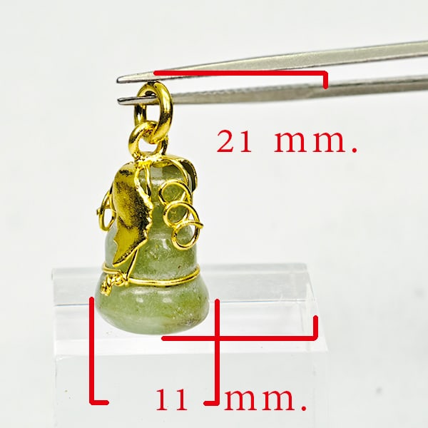 Natural Green Jade 18.79 Ct. Calabash Pendant Size 21 x 11 Mm. Gemstone From Thailand: Product ID: 819814481 Product Name: Natural Jade Weight: 18.79 CT. Size: 21 x 11 x 11 MM. Shape: Calabash Color: Multi-Color Clarity:Opaque Luster: Good Gems Origin: Thailand Treatment: Unheated Cryst