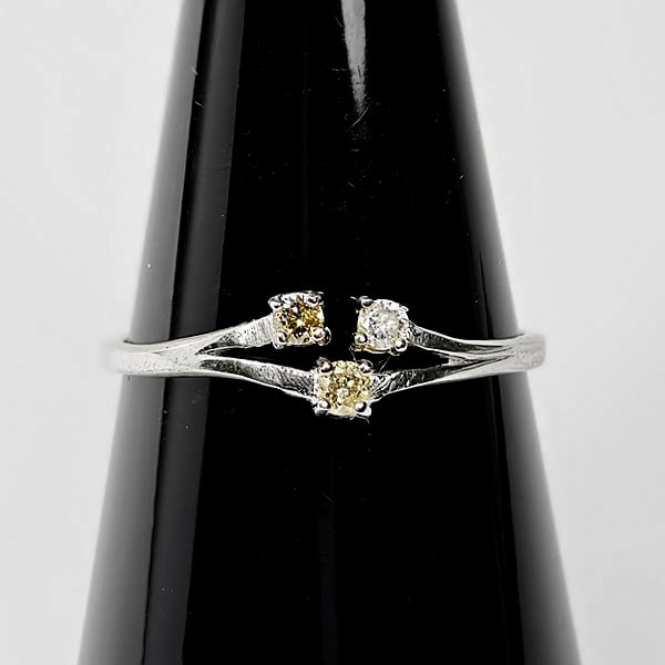 925 Sterling Silver Ring Jewelry 0.83 G. With Natural Diamond 0.11 Ct. Size 6: Product ID: 502100148 Product Type: 925 Sterling Silver Fine Jewelry Jewelry Weight: 0.83 Grams. Gemstones Color: White Champagne Metal: Solid Silver 92.5%. Gemstone Detail: At Your Service: At Treasu